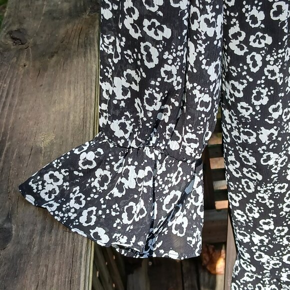 'Ditsey' Black & White Chiffon Floral Flowy &  Long Wrist Ruffles  Midi Sz M - Picture 4 of 12